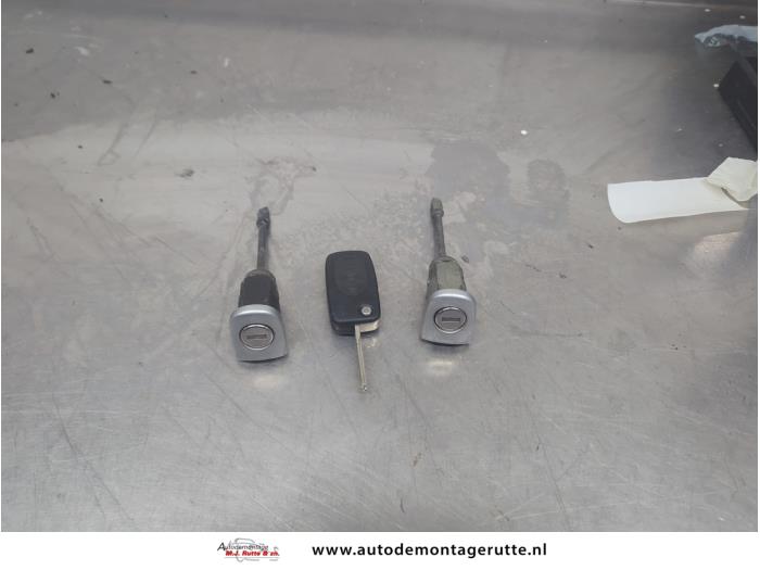 Gebruikte Deurslot Cilinder links Audi TT O208381