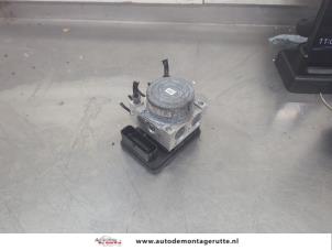 O208383 Gebruikte abs pomp Peugeot 208