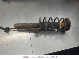 O208416 Gebruikte veerpoot links-voor Volkswagen Golf
