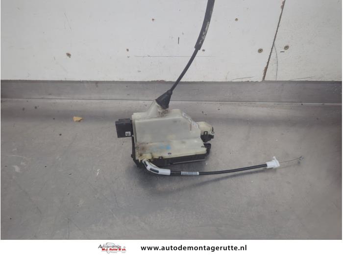 Gebruikte Deurslot Mechaniek 4Deurs links-achter Peugeot 208 O208393