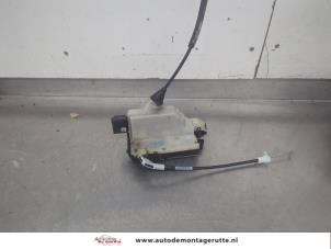 O208393 Gebruikte deurslot mechaniek 4deurs links-achter Peugeot 208