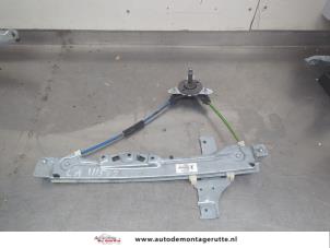 O208389 Gebruikte ruitmechaniek 4deurs links-achter Peugeot 208