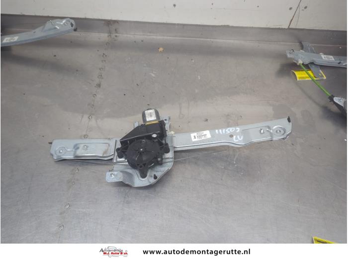 Gebruikte Ruitmechaniek 4Deurs links-voor Peugeot 208 O208388