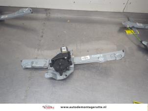 O208388 Gebruikte ruitmechaniek 4deurs links-voor Peugeot 208