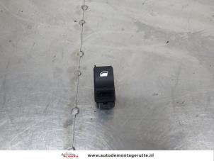 O208407 Gebruikte elektrisch raam schakelaar Peugeot 208