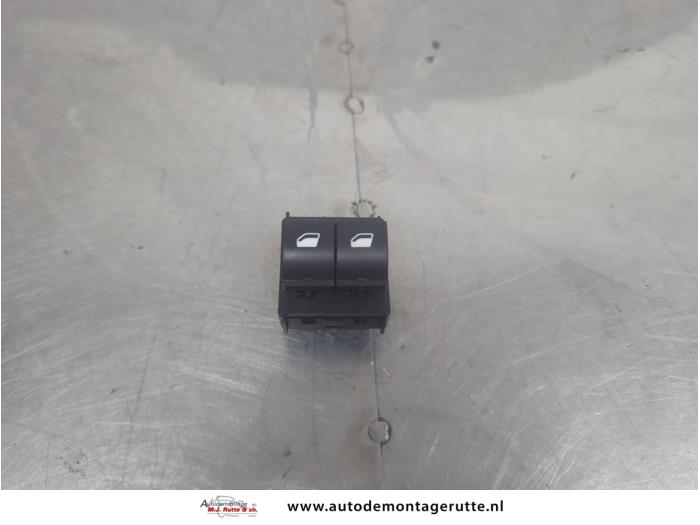 Gebruikte Elektrisch Raam Schakelaar Peugeot 208 O208405