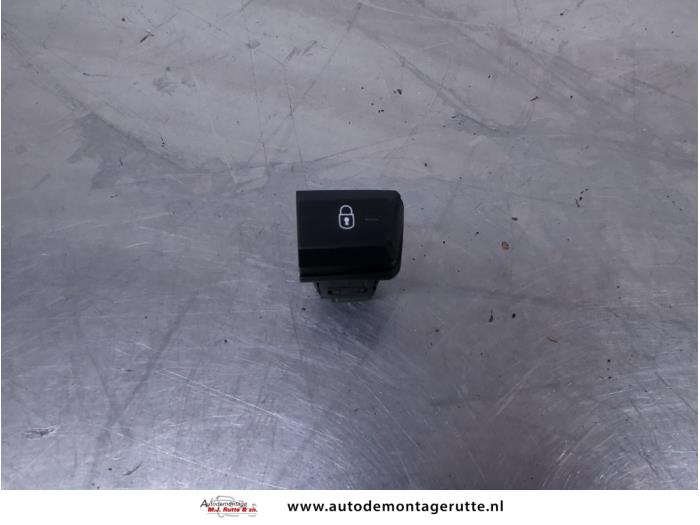 Gebruikte Centrale deurvergrendeling Schakelaar Peugeot 208 O208410