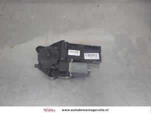 O208439 Gebruikte raammotor portier Renault Scenic