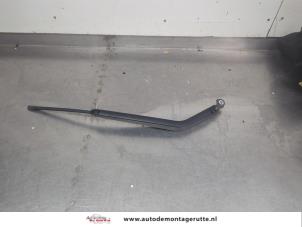 O208457 Gebruikte ruitenwisserarm achter Renault Laguna