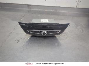 O208459 Gebruikte radio cd speler Renault Laguna