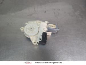 O208500 Gebruikte raammotor portier Renault Laguna
