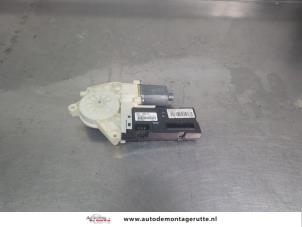 O208498 Gebruikte raammotor portier Renault Laguna
