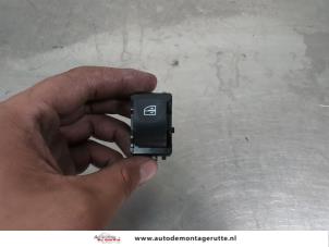 O208496 Gebruikte elektrisch raam schakelaar Renault Laguna