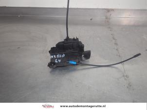 O208487 Gebruikte deurslot mechaniek 4deurs links-voor Renault Laguna
