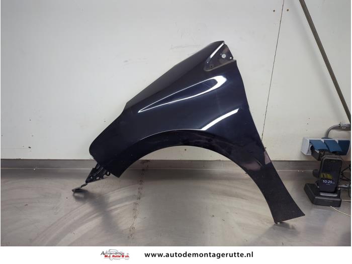 Gebruikte Spatbord links-voor Peugeot 208 O208530