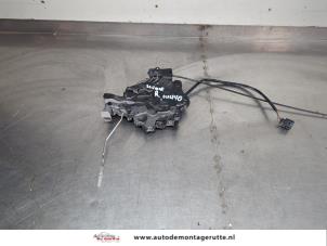 O208578 Gebruikte schuifdeur slotmechaniek rechts Volkswagen Transporter