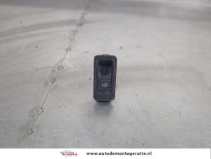 O208588 Gebruikte elektrisch raam schakelaar Volkswagen Transporter