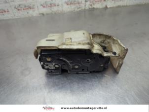 O208573 Gebruikte slotmechaniek portier 2deurs links Volkswagen Golf