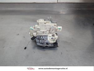 O208600 Gebruikte deurslot mechaniek 4deurs rechts-voor Seat Leon