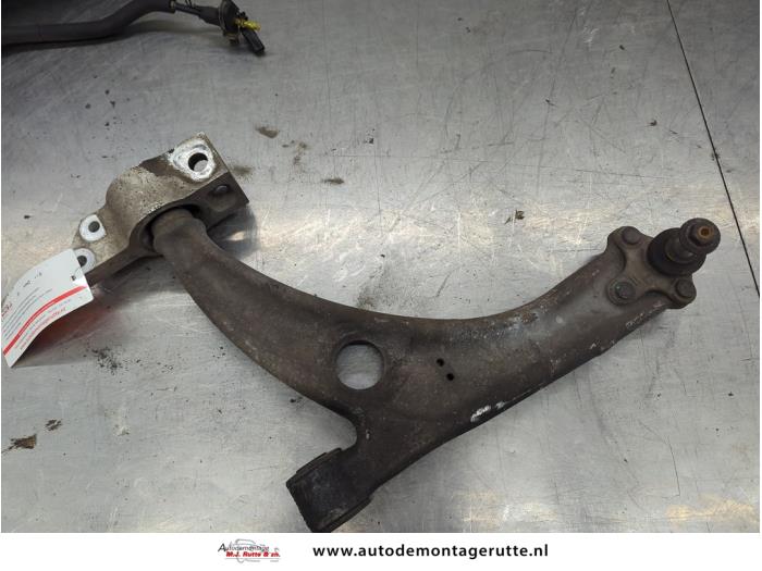Gebruikte Triangel links-voor Volkswagen Passat O208682