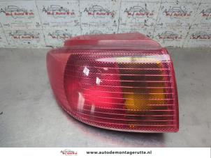 O208716 Gebruikte achterlicht links Mazda 2