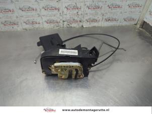O208718 Gebruikte deurslot mechaniek 4deurs links-voor Mazda 2