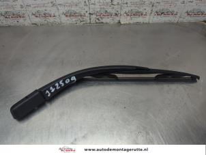 O208746 Gebruikte ruitenwisserarm achter Toyota Aygo