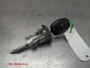 O208847 Gebruikte portierslot cilinder links Ford Transit Connect