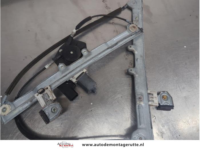 Gebruikte Ruitmechaniek 2Deurs links-voor Mitsubishi Colt O208927