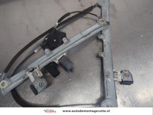 O208927 Gebruikte ruitmechaniek 2deurs links-voor Mitsubishi Colt