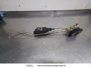 O208945 Gebruikte slotmechaniek portier 4deurs rechts-achter Hyundai Atos