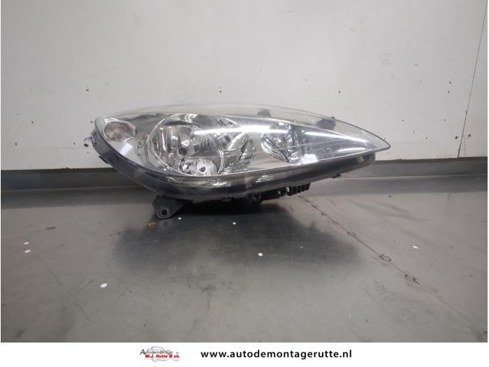 Gebruikte Rechter Koplamp Peugeot 307 O208965