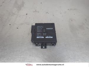 O208995 Gebruikte computer cabriokap Renault Megane