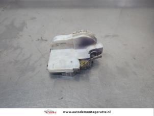 O209009 Gebruikte deurslot mechaniek 2deurs links Volkswagen Golf