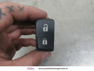 O209028 Gebruikte schakelaar centr. deurvergrendeling Volvo C70