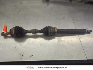 O209128 Gebruikte steekas rechts-voor Volvo V40