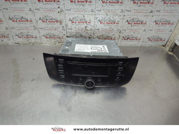 Gebruikte Radio Fiat Punto O209179