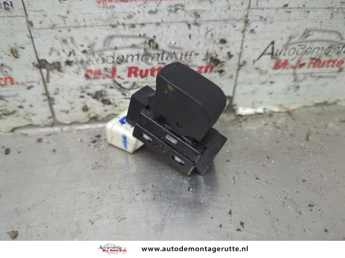 Gebruikte Schakelaar Elektrisch Raam Suzuki Alto O209202