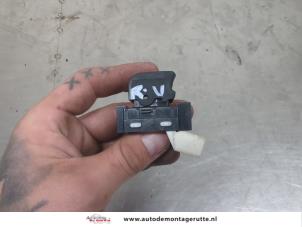 O209240 Gebruikte ruit schakelaar elektrisch Nissan Pixo