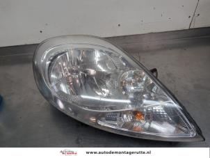 O209249 Gebruikte rechter koplamp Renault Trafic