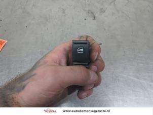 O209259 Gebruikte elektrisch raam schakelaar Volkswagen Passat