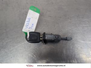 O209273 Gebruikte deurslot cilinder links Volkswagen Fox