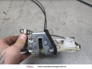 O209309 Gebruikte deurslot mechaniek 4deurs links-voor Suzuki Swift