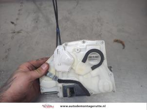 O209310 Gebruikte slotmechaniek portier 4deurs rechts-voor Suzuki Swift
