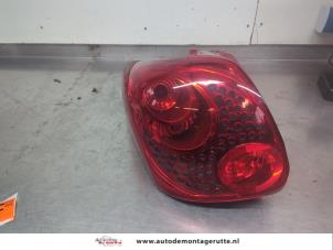 O209321 Gebruikte achterlicht links Peugeot 207
