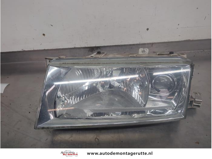 Gebruikte Linker Koplamp Skoda Octavia O209327