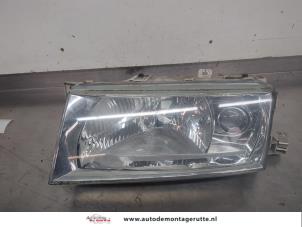 O209327 Gebruikte linker koplamp Skoda Octavia