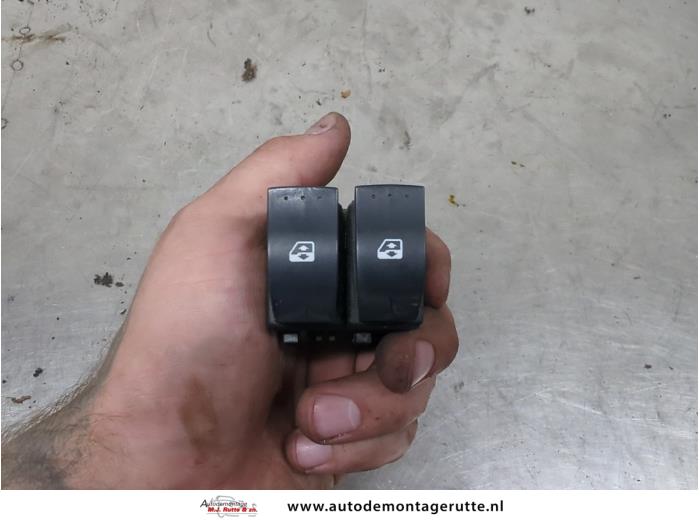 Gebruikte Raam schakelaar elektrisch Renault Clio O209340