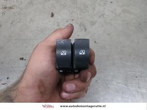 O209340 Gebruikte raam schakelaar elektrisch Renault Clio
