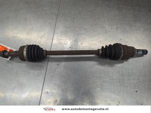 O209353 Gebruikte steekas links-voor Peugeot 107
